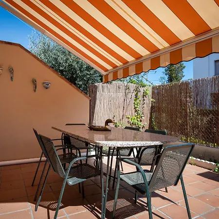 Holiday home Lola Estupenda Casa De 4 Con Jardin A 150 Metros De La Playa Torredembarra
